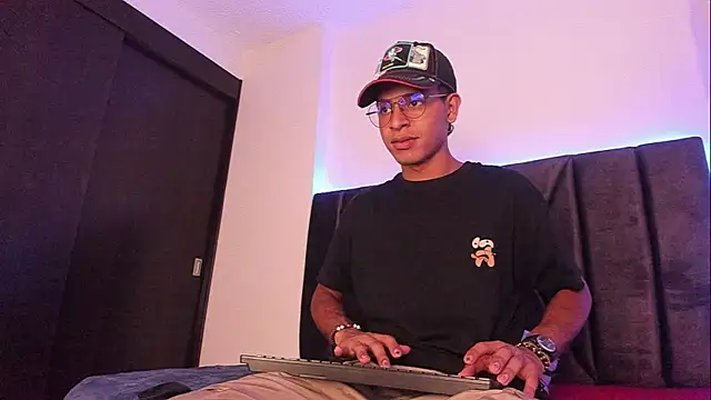 Snapshot of StellayDrake chatting on February 2026 03:25:02 AM StellayDrake online show from February 2026 03:25:02 AM