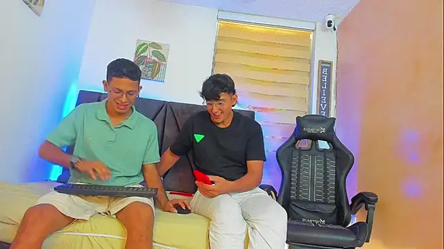 Snapshot of StellayDrake chatting on March 2026 01:40:02 PM StellayDrake online show from March 2026 01:40:02 PM