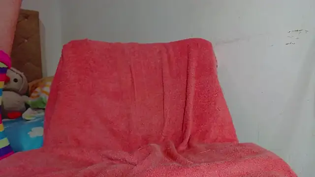 zoecyrus1 online show from May 2026 01:07:01 PM