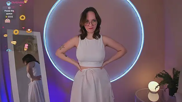 Crystal lovley online show from March 2026 09:44:02 PM