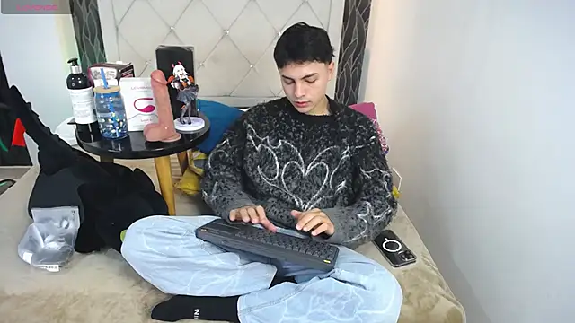 Samu Hott online show from March 2026 08:30:01 PM