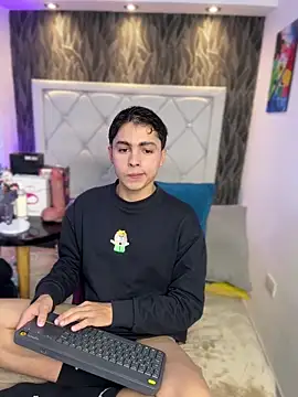 Snapshot of Samu_Hott chatting on February 2026 08:30:02 PM Samu Hott online show from February 2026 08:30:02 PM