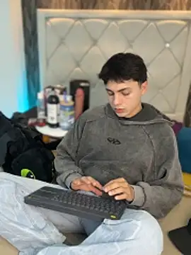 Samu Hott online show from April 2026 08:21:01 PM