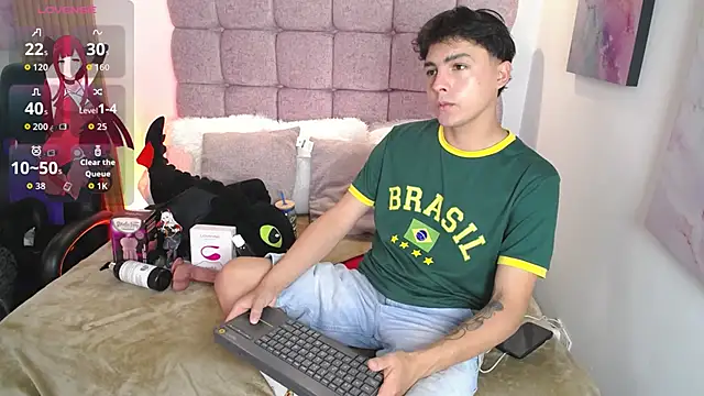 Snapshot of Samu_Hott chatting on May 2026 08:14:01 PM Samu Hott online show from May 2026 08:14:01 PM