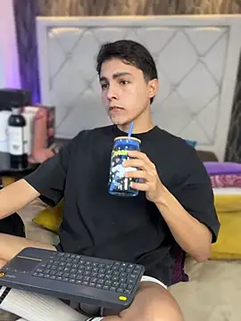 Snapshot of Samu_Hott chatting on February 2026 08:05:02 PM Samu Hott online show from February 2026 08:05:02 PM