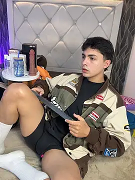 Samu Hott online show from April 2026 08:27:01 PM