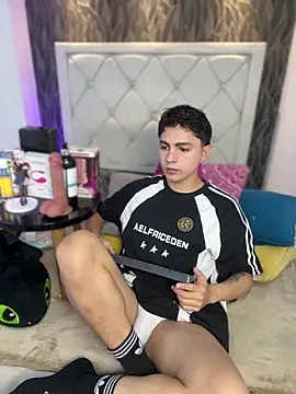 Snapshot of Samu_Hott chatting on February 2026 08:20:02 PM Samu Hott online show from February 2026 08:20:02 PM