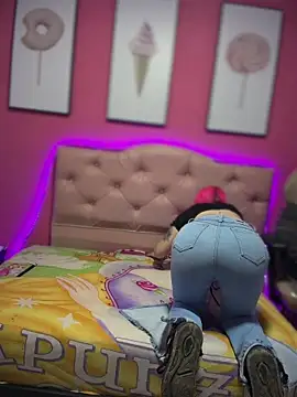 Karolaiin LS online show from February 2026 07:27:02 PM