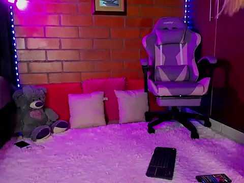 cristalprincess  online show from March 2026 10:28:02 PM