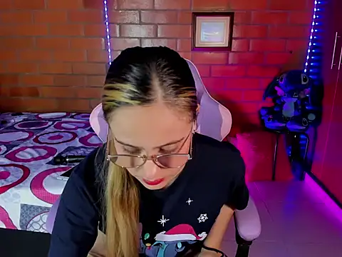 cristalprincess  online show from February 2026 10:10:02 PM