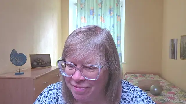 Emma Eclipsee online show from March 2026 10:33:02 AM