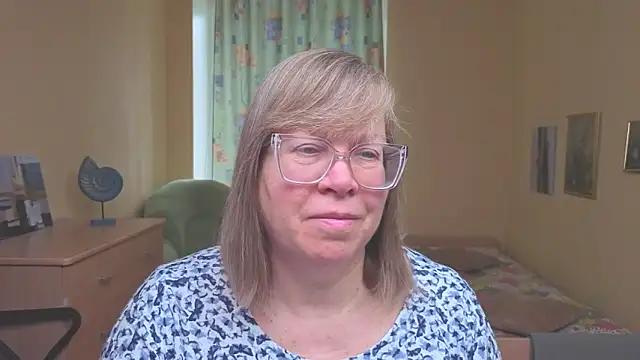 Emma Eclipsee online show from February 2026 07:29:02 AM