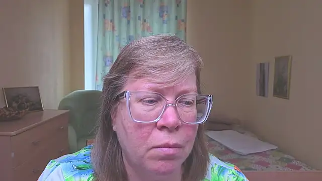 Emma Eclipsee online show from April 2026 11:06:02 AM
