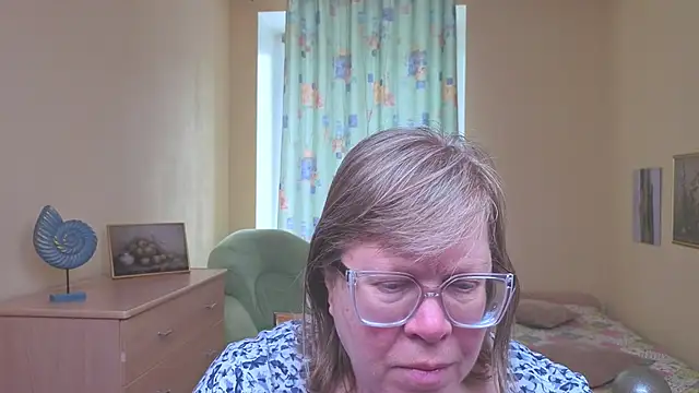 Emma Eclipsee online show from February 2026 10:37:02 AM