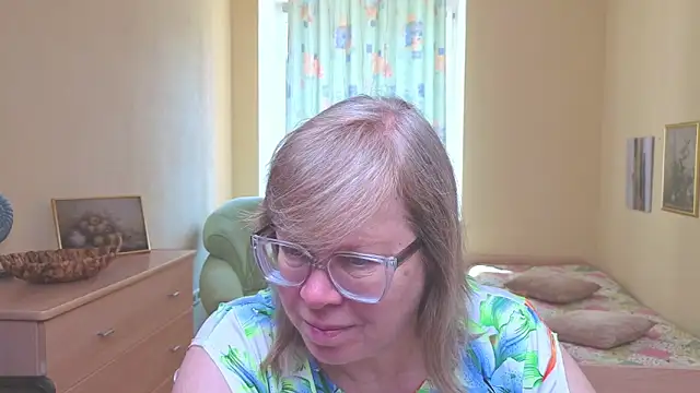 Emma Eclipsee online show from April 2026 08:32:01 AM