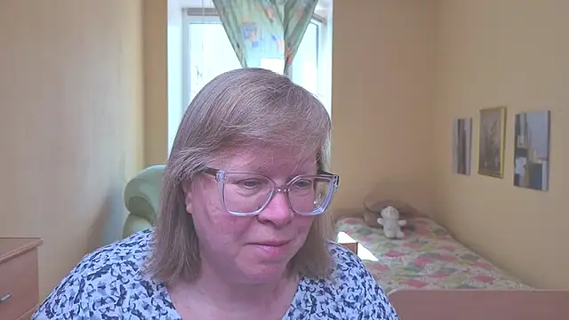 Snapshot of Emma_Eclipsee chatting on May 2026 11:24:02 AM Emma Eclipsee online show from May 2026 11:24:02 AM