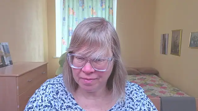 Emma Eclipsee online show from February 2026 10:27:01 AM