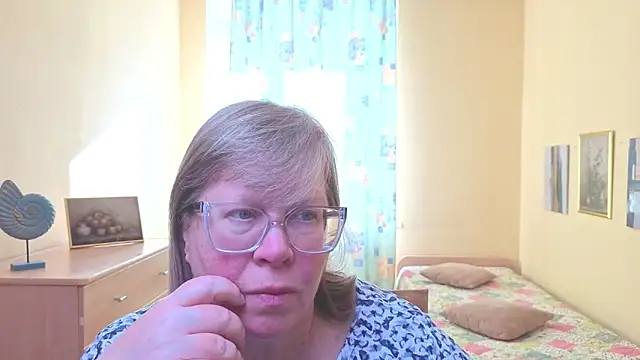 Emma Eclipsee online show from February 2026 10:48:01 AM