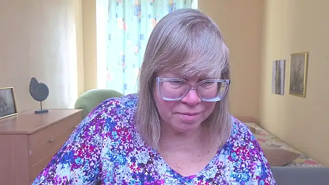 Emma Eclipsee online show from February 2026 09:27:02 AM