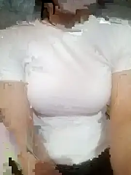 Snapshot of quynhlyyy chatting on April 2026 01:23:02 AM quynhlyyy online show from April 2026 01:23:02 AM