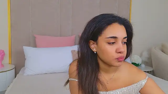 Snapshot of Luna_Cortier chatting on July 2026 05:18:01 AM Luna Cortier online show from July 2026 05:18:01 AM
