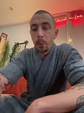 Piratee666 online show from March 2026 07:32:01 AM