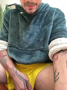 Piratee666 online show from April 2026 07:32:02 AM