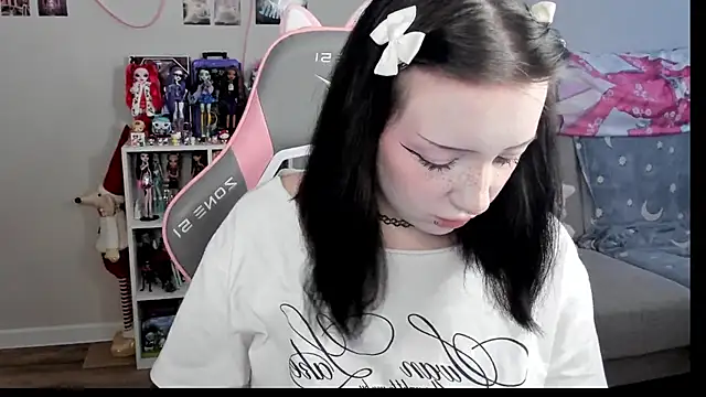 MollysLand online show from March 2026 09:07:01 AM