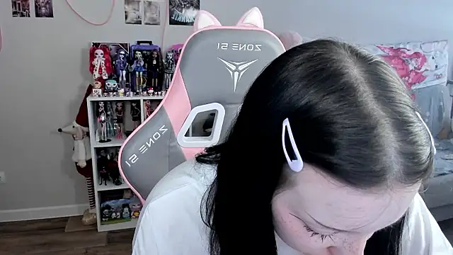 MollysLand online show from March 2026 09:43:02 AM