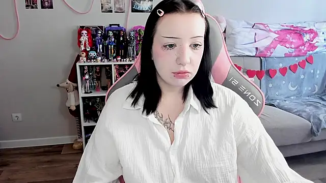 MollysLand online show from March 2026 08:33:02 AM