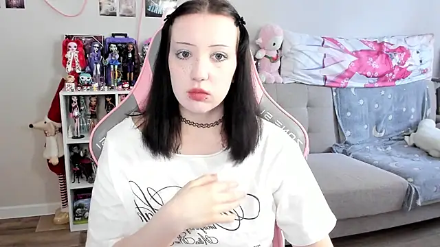 MollysLand online show from April 2026 09:38:01 AM