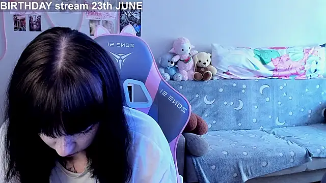 Snapshot of MollysLand chatting on June 2026 09:08:02 AM MollysLand online show from June 2026 09:08:02 AM