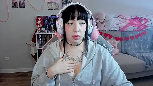 MollysLand online show from March 2026 09:06:01 AM