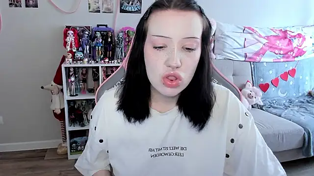 MollysLand online show from March 2026 09:19:01 AM