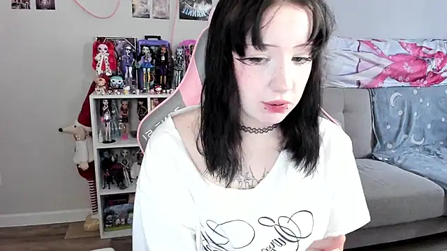 MollysLand online show from April 2026 09:16:01 AM