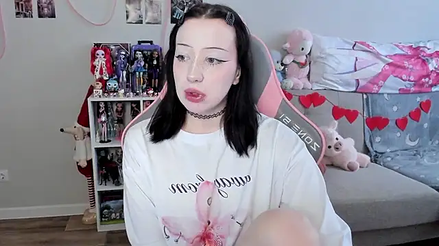 MollysLand online show from March 2026 08:47:01 AM