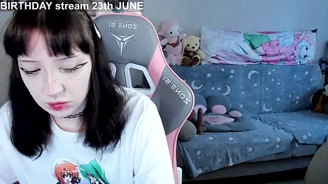 Snapshot of MollysLand chatting on June 2026 08:13:01 AM MollysLand online show from June 2026 08:13:01 AM