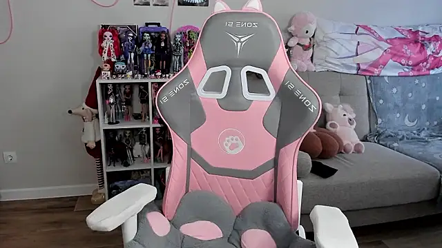 MollysLand online show from March 2026 10:49:01 AM