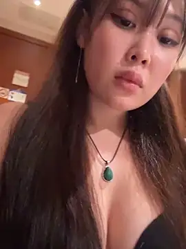 YukiiTYAN online show from April 2026 11:37:02 AM
