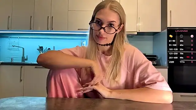 SoftnessMila online show from April 2026 04:32:01 PM