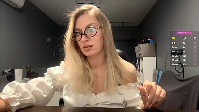 Snapshot of SoftnessMila chatting on February 2026 03:45:01 PM SoftnessMila online show from February 2026 03:45:01 PM