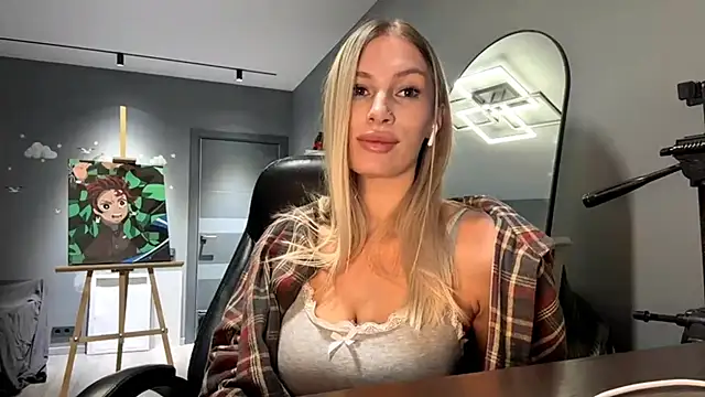 Snapshot of SoftnessMila chatting on February 2026 03:11:01 PM SoftnessMila online show from February 2026 03:11:01 PM