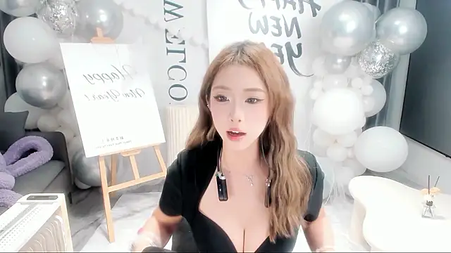 Snapshot of hotgirl0111 chatting on February 2026 12:27:01 PM hotgirl0111 online show from February 2026 12:27:01 PM