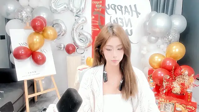 Snapshot of hotgirl0111 chatting on February 2026 12:18:01 PM hotgirl0111 online show from February 2026 12:18:01 PM