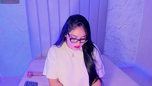 Snapshot of Lya_dubois_ chatting on July 2026 08:31:01 PM Lya dubois online show from July 2026 08:31:01 PM