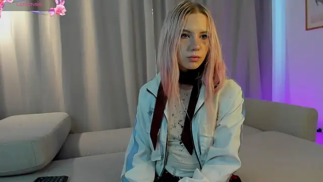 SimonaKaroly online show from February 2026 08:33:02 AM