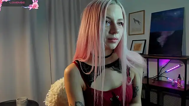 SimonaKaroly online show from February 2026 08:01:01 AM