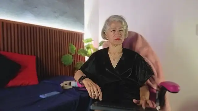 miss monserrate01 online show from February 2026 12:57:01 PM