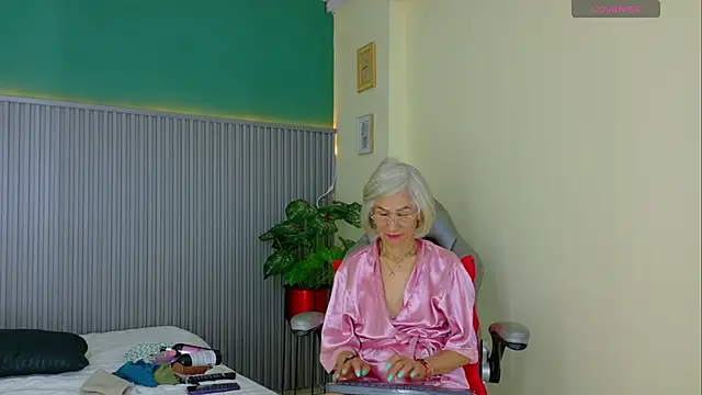 Snapshot of miss_monserrate01 chatting on June 2026 01:27:01 PM miss monserrate01 online show from June 2026 01:27:01 PM