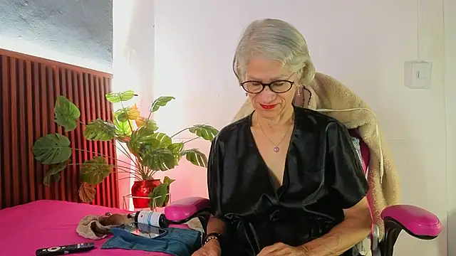 miss monserrate01 online show from February 2026 01:11:01 PM